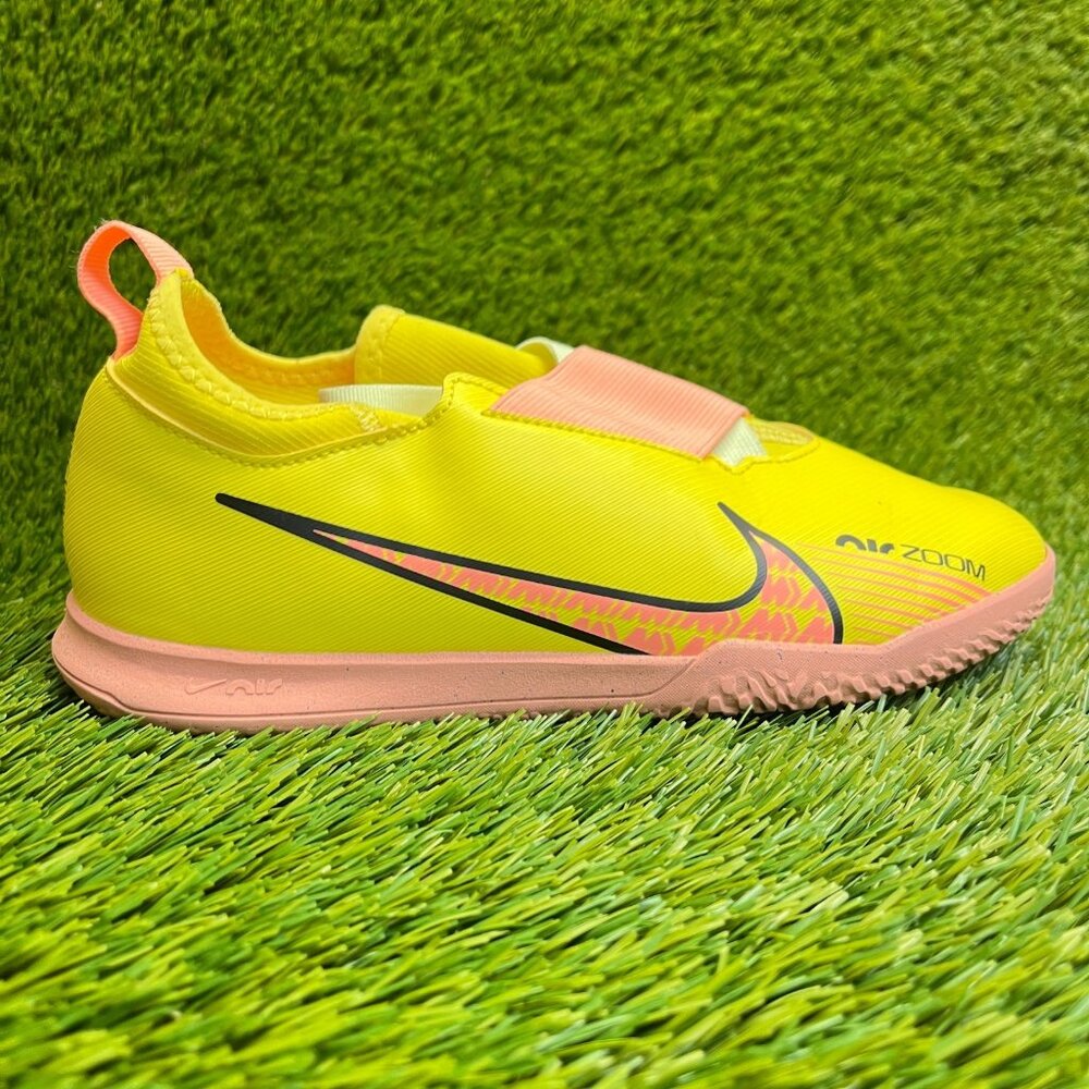 Nike Zoom Vapor 15 Academy Boys Size 6Y Yellow Orange Peach Running Soccer Shoes